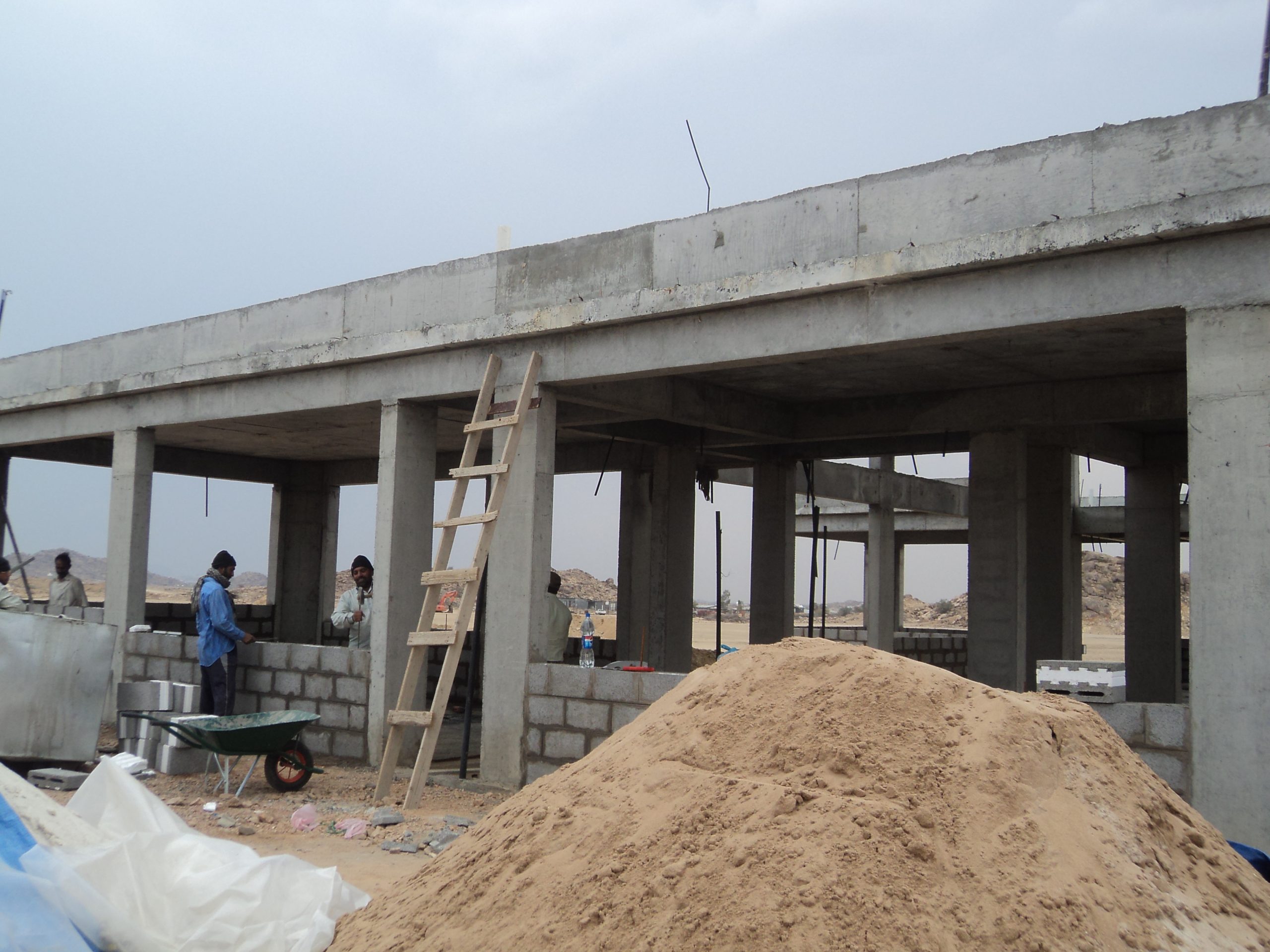 رف الأنابيب لأنابيب غاز الوقود داخل المصنع