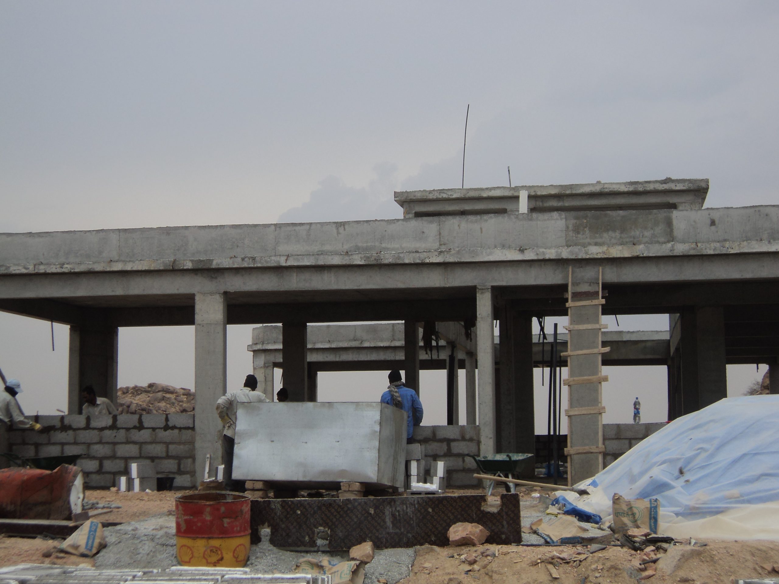 رف الأنابيب لأنابيب غاز الوقود داخل المصنع