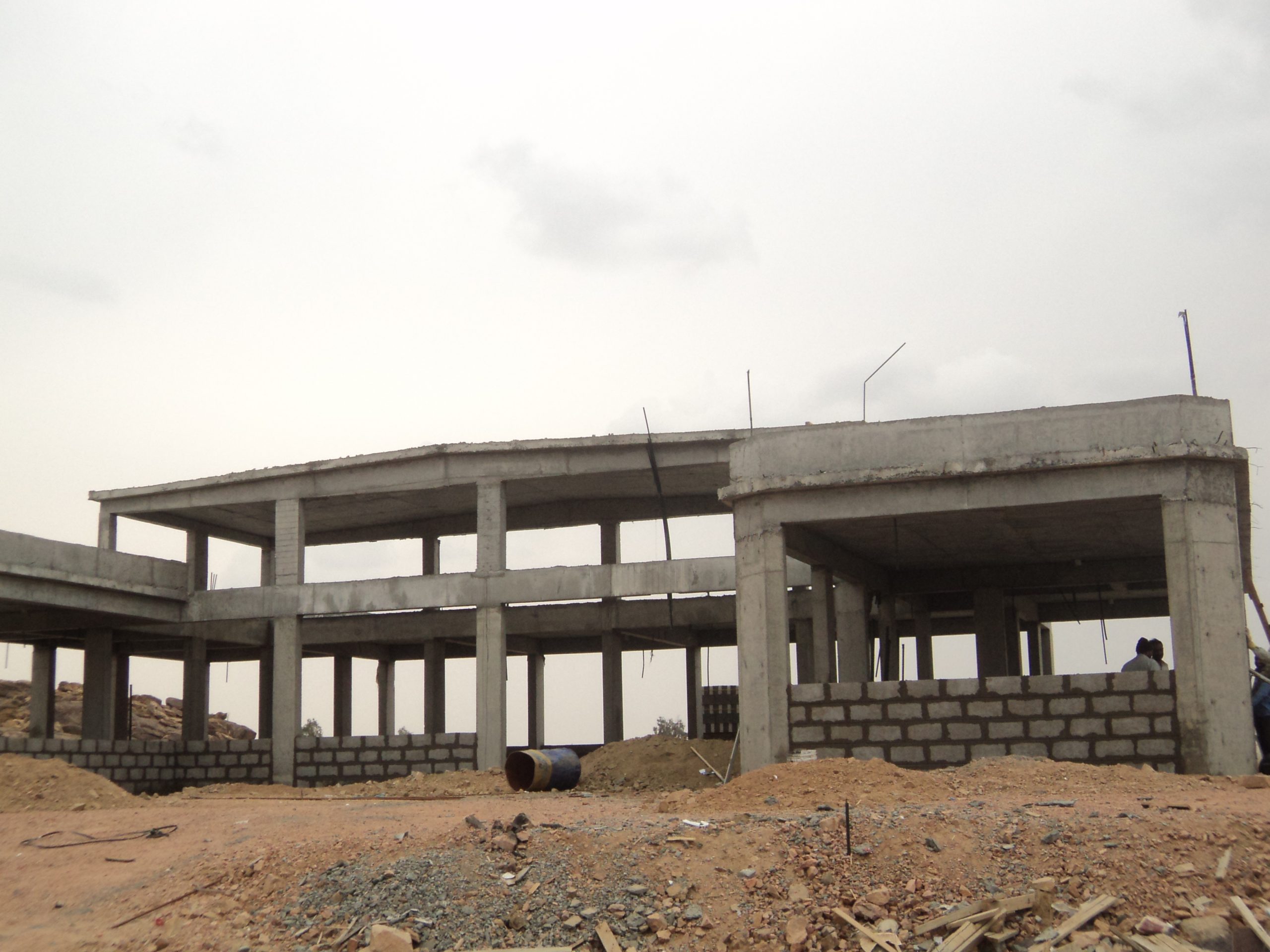 رف الأنابيب لأنابيب غاز الوقود داخل المصنع