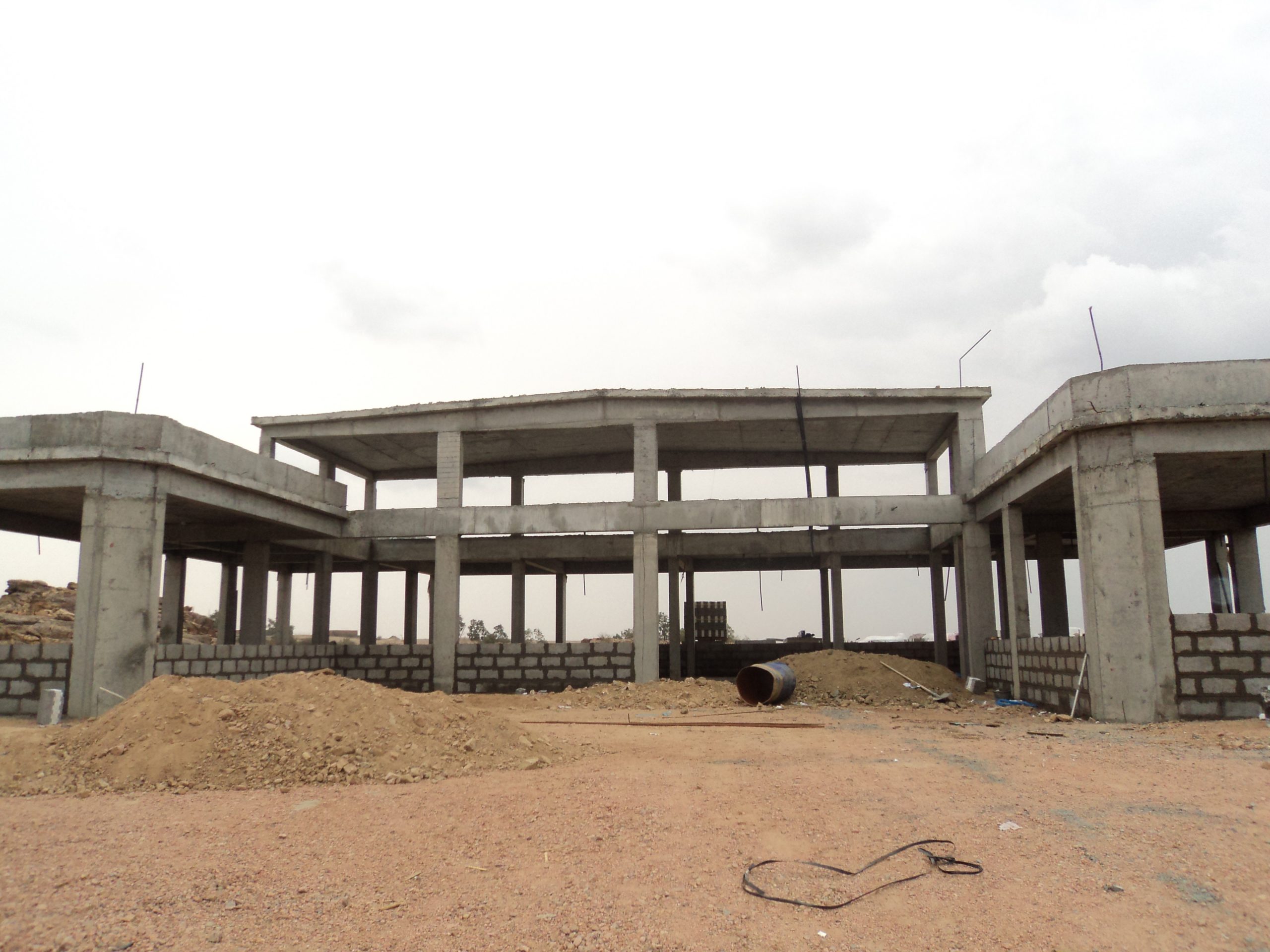 رف الأنابيب لأنابيب غاز الوقود داخل المصنع