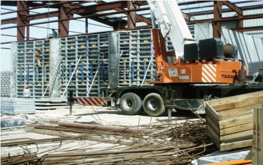 تعزيز الجدار الخارجي لمبنى مصنع صهر الصلب